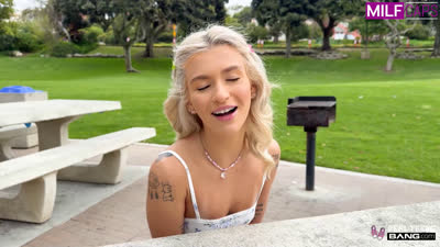 Emma Rosie – Blue Eyed Shaved Pussy Gets Stretched Out